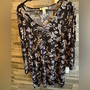 Black Floral Long-Sleeve V-Neck Top - Blue & White Print